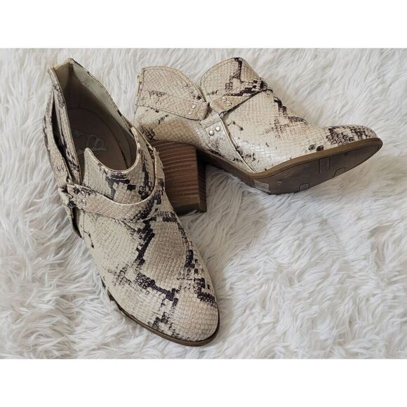 Fergalicious Size 9 Snakeskin Women Ankle Boots 3 inch Heels - Picture 1 of 13